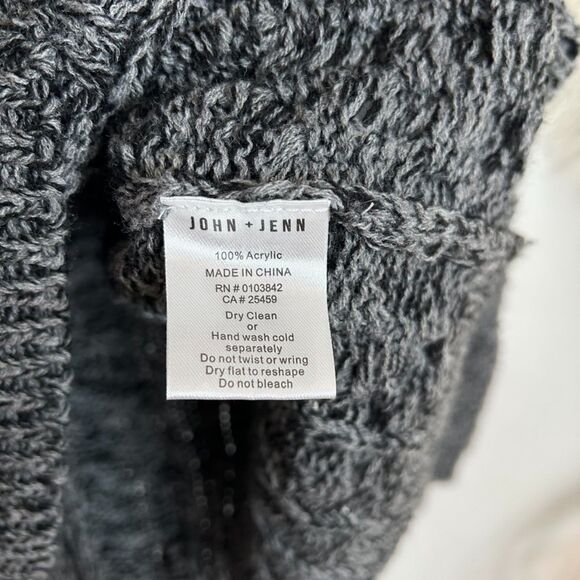 John + Jenn Black and Gray Marled Cable Knit Sweater - Picture 5 of 6